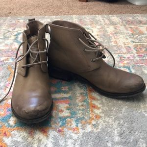 Bogs | Taupe leather ankle boots